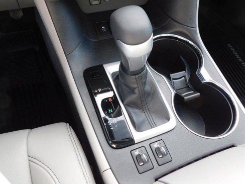 Certified 2019 Toyota Highlander XLE FWD image 13
