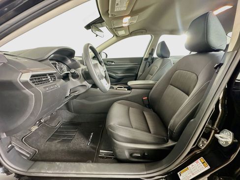 Used 2024 Nissan Altima 2.5 SV FWD image 13