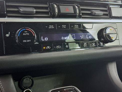 Used 2025 Nissan Pathfinder SV image 23