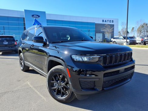 Used 2024 Jeep Grand Cherokee L Altitude image 1