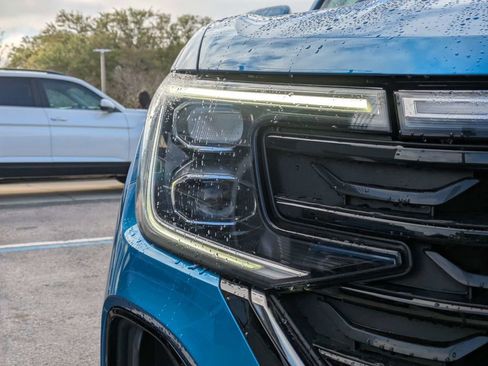 Used 2024 Volkswagen Atlas Cross Sport SE image 10