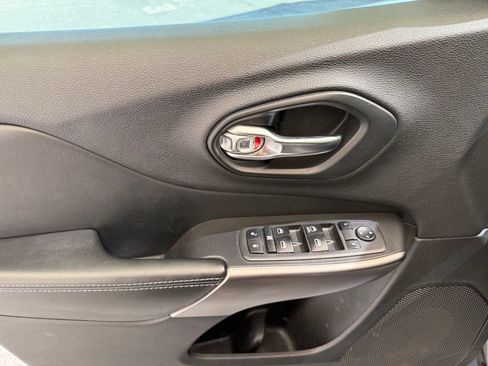 Used 2020 Jeep Cherokee Latitude FWD image 9
