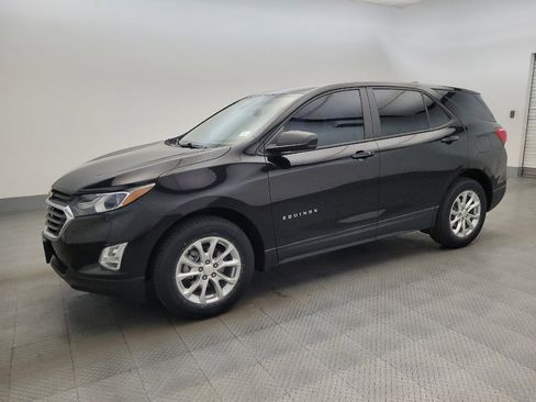 Used 2021 Chevrolet Equinox LS image 2