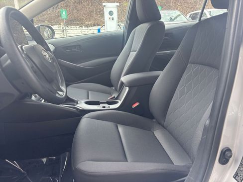 Used 2025 Toyota Corolla LE image 35