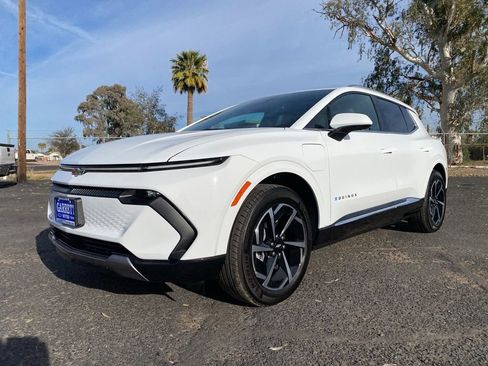 Used 2025 Chevrolet Equinox EV LT w/ Convenience Package image 2