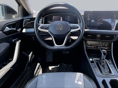 Used 2025 Volkswagen Jetta SE FWD image 6
