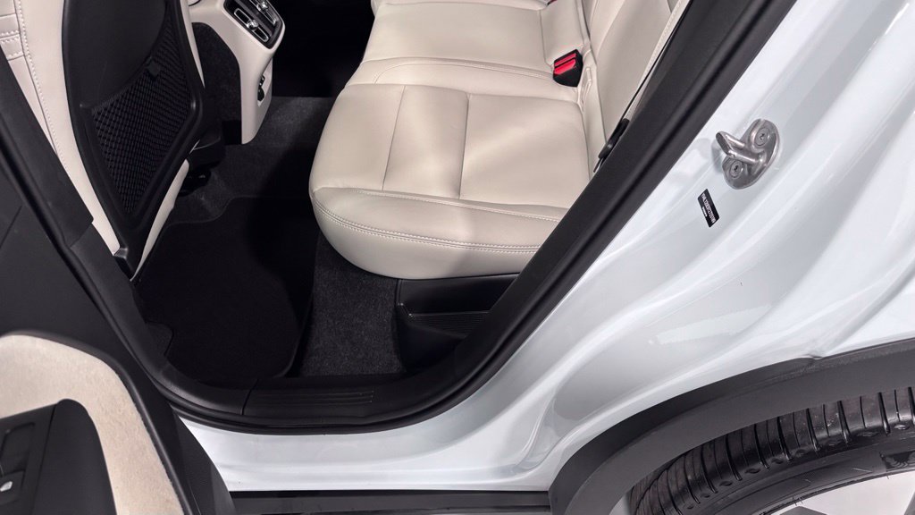 Certified 2026 Volvo XC40 B5 Plus AWD/4WD image 21