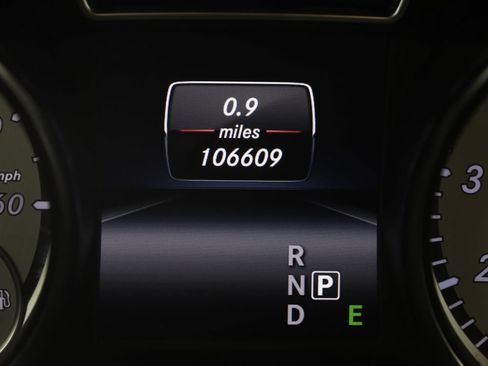 Used 2015 Mercedes-Benz GLA 250 4MATIC image 31