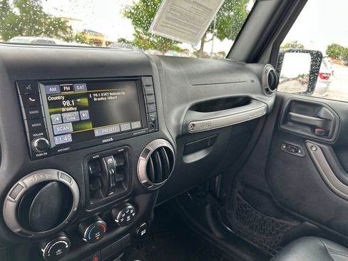 Used 2017 Jeep Wrangler Unlimited Sport w/ Quick Order Package 24S AWD/4WD image 22