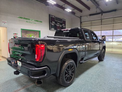 Used 2021 GMC Sierra 2500 Denali w/ Denali Black Diamond Edition image 6