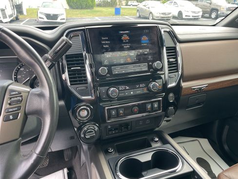 Used 2022 Nissan Titan Platinum Reserve w/ Moonroof Package image 26