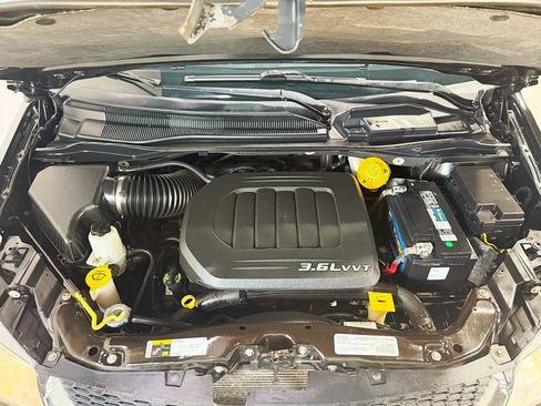 Used 2017 Dodge Grand Caravan Crew image 33