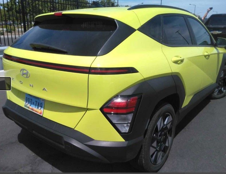 Used 2024 Hyundai Kona SEL FWD image 2