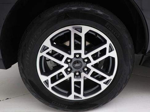 Used 2025 Ford Expedition Active AWD/4WD image 9