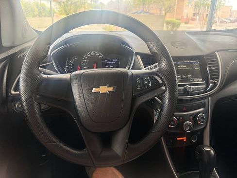 Used 2019 Chevrolet Trax LS w/ LPO, Cargo Package FWD image 28