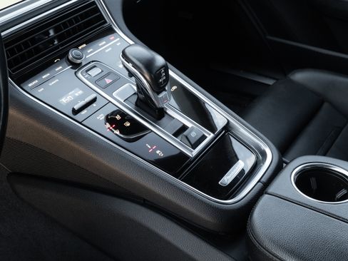 Used 2020 Porsche Panamera 4S image 18