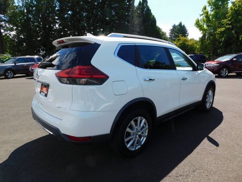 Used 2017 Nissan Rogue SV AWD/4WD image 2