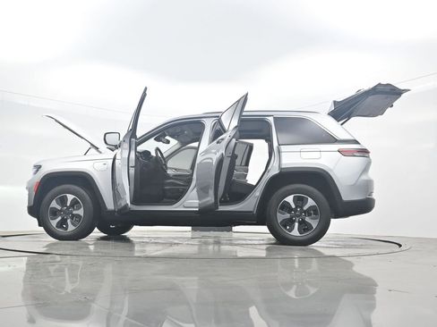 Used 2023 Jeep Grand Cherokee 4WD 4xe image 44
