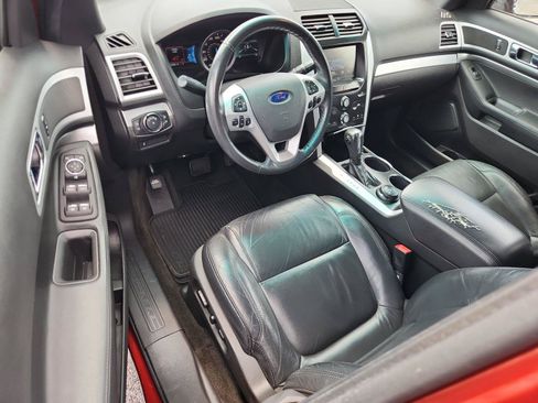 Used 2014 Ford Explorer XLT w/ Equipment Group 202A AWD/4WD image 14