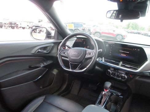 Used 2025 Chevrolet Trax RS w/ Driver Confidence Package FWD image 23