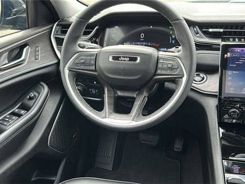 Used 2023 Jeep Grand Cherokee 4WD 4xe image 28