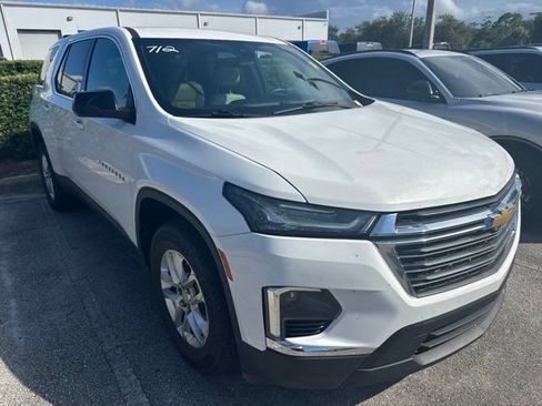 Used 2022 Chevrolet Traverse LS FWD image 2