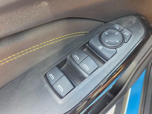 Used 2025 Chevrolet Trax LT FWD image 29