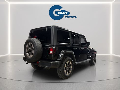 Used 2018 Jeep Wrangler Unlimited Sahara AWD/4WD image 7