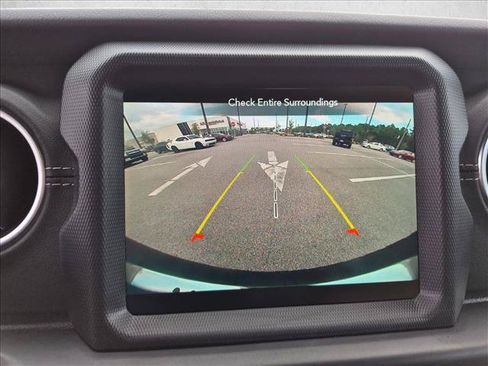 Used 2020 Jeep Wrangler Unlimited Sahara AWD/4WD image 14