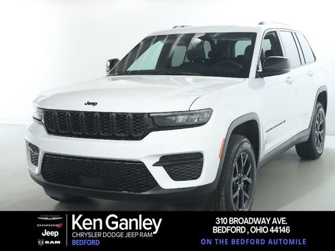 Used 2025 Jeep Grand Cherokee 4WD image 1