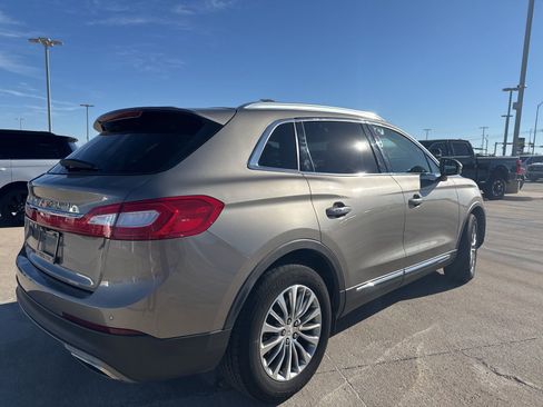 Used 2017 Lincoln MKX Select w/ Select Plus Package image 3