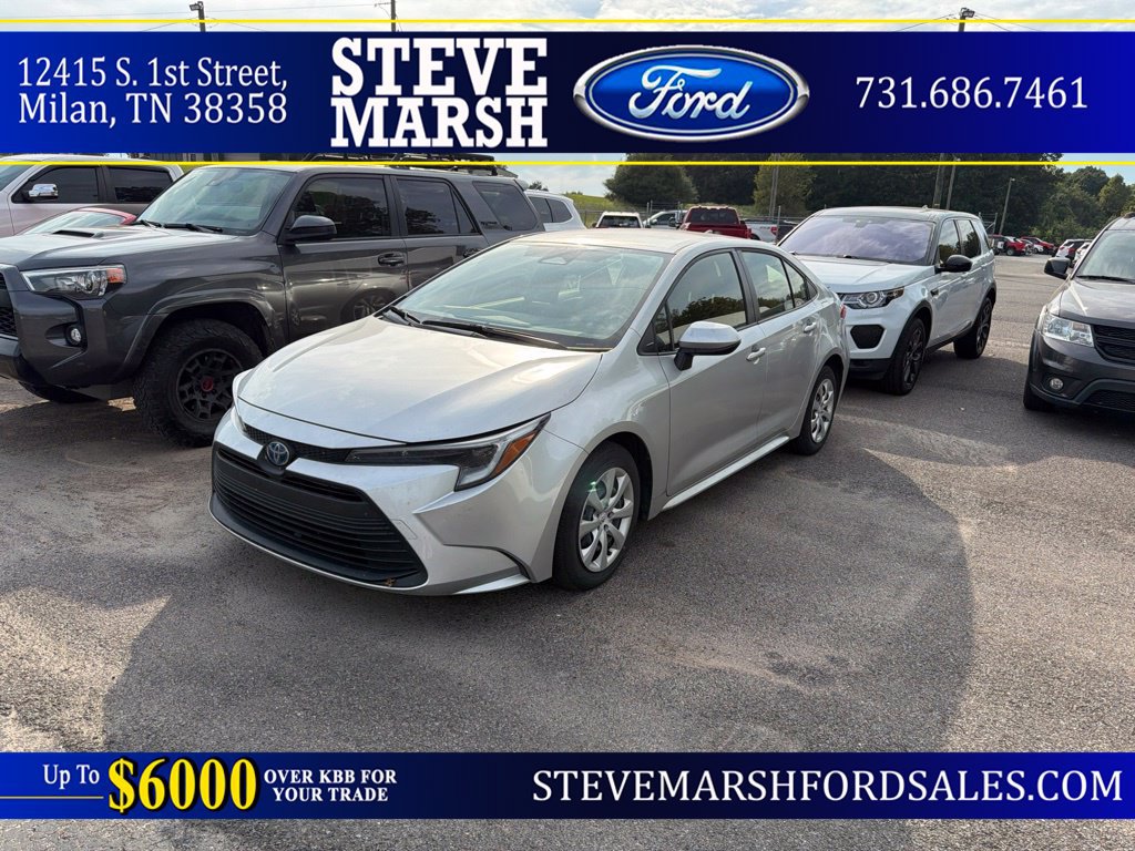 Used 2024 Toyota Corolla LE FWD image 1