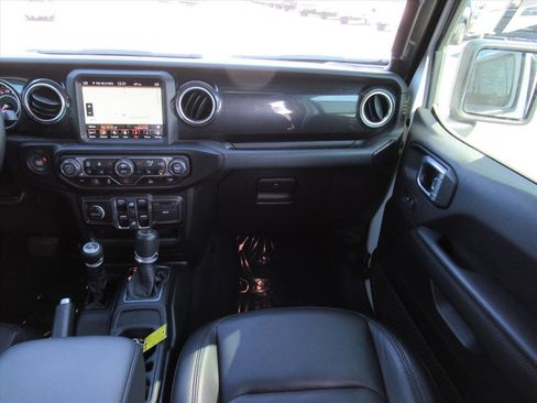 Used 2022 Jeep Wrangler Unlimited Sahara image 13