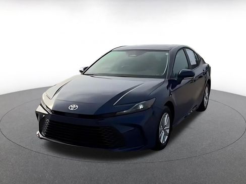 Used 2025 Toyota Camry LE image 7