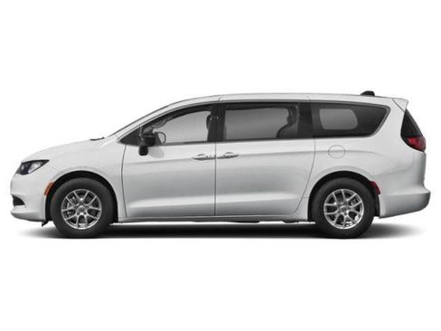 Used 2023 Chrysler Voyager LX FWD image 6