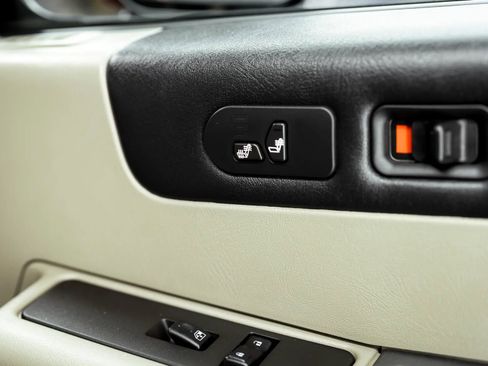 Used 2003 HUMMER H2 w/ Preferred Equipment Group AWD/4WD image 35