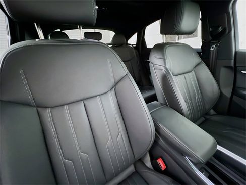 Used 2024 Audi Q8 e-tron Prestige image 29