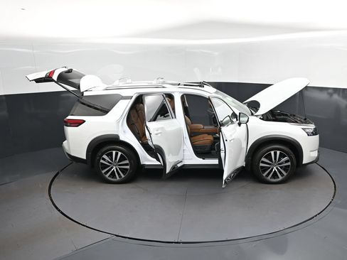 Used 2025 Nissan Pathfinder Platinum w/ Cargo Package FWD image 51