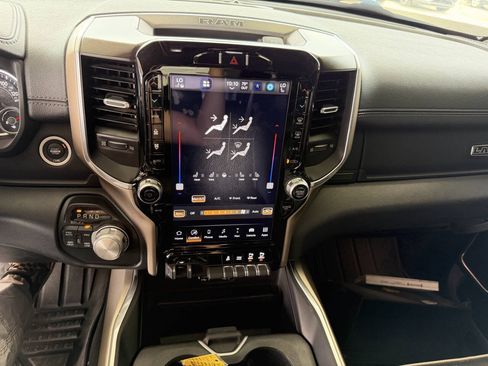 Used 2022 RAM 1500 Laramie AWD/4WD image 9