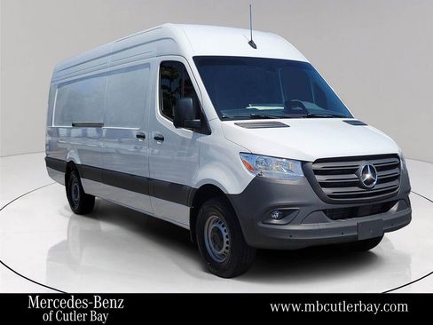 New 2025 Mercedes-Benz Sprinter 2500 image 1