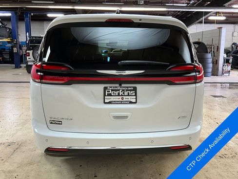 New 2026 Chrysler Pacifica Select image 5