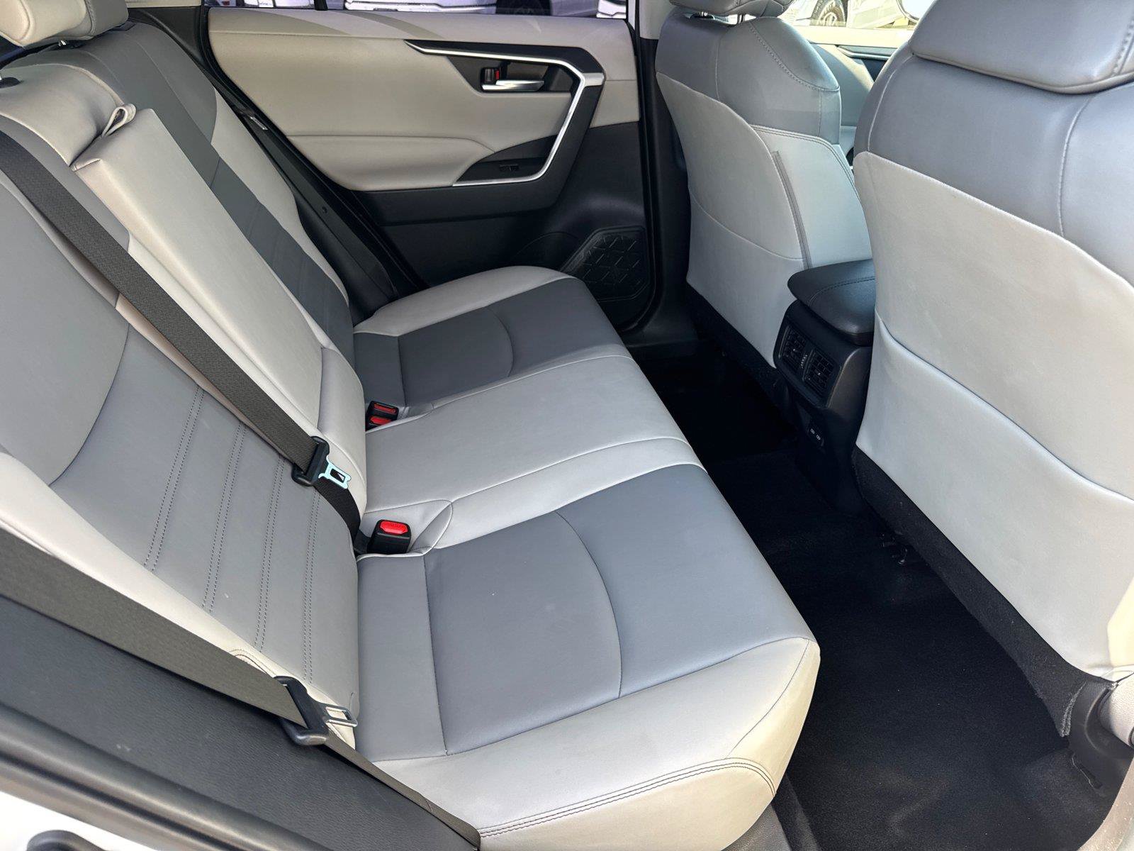 Used 2022 Toyota RAV4 XLE Premium w/ Carpet Mat Package (TMS) AWD/4WD image 18