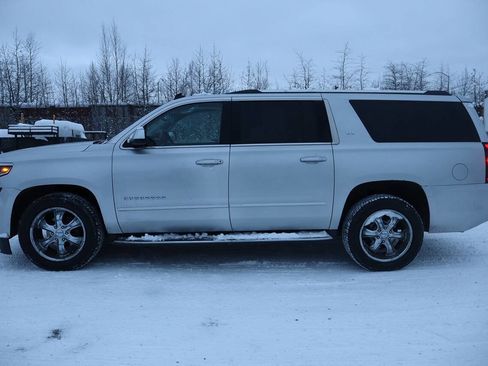 Used 2015 Chevrolet Suburban LTZ image 2
