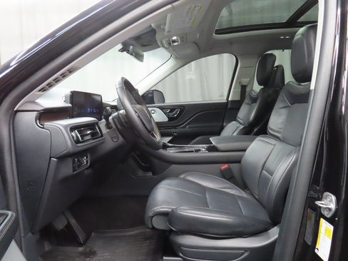 Used 2025 Lincoln Aviator Reserve w/ Equipment Group 201A image 9