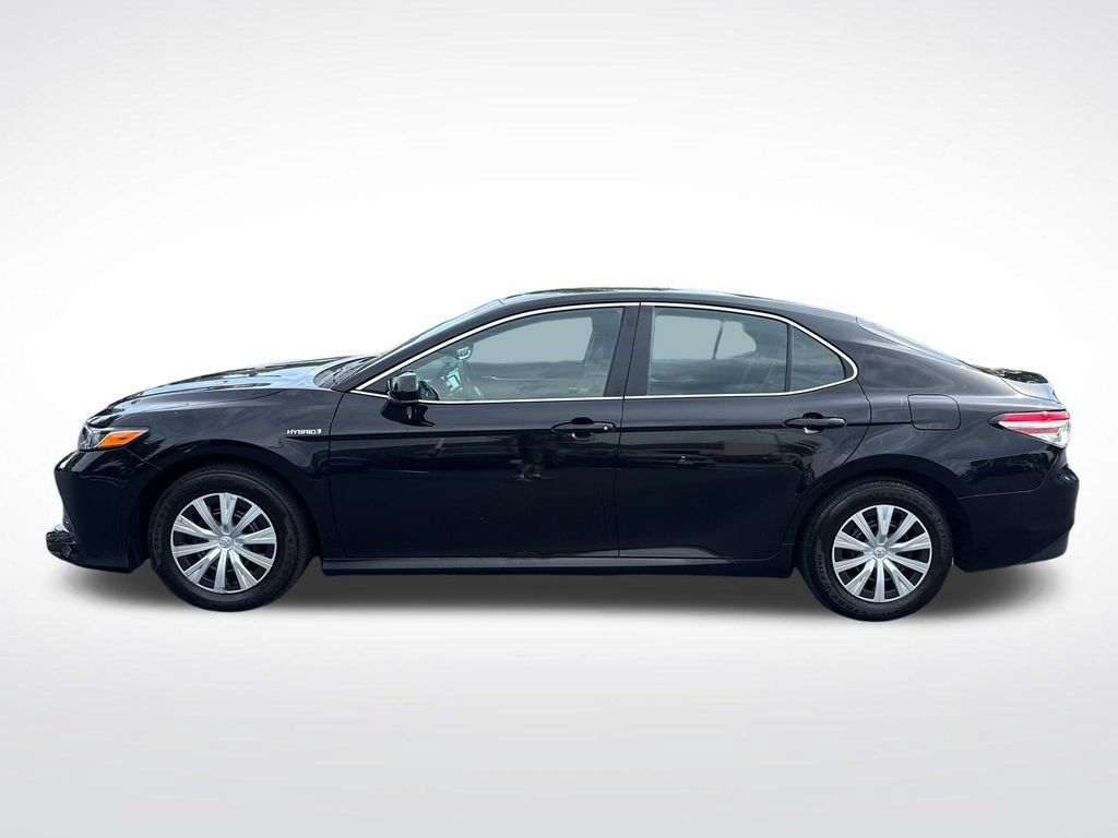 Used 2018 Toyota Camry LE FWD image 2