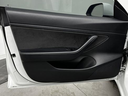 Used 2021 Tesla Model 3 Standard Range Plus image 10