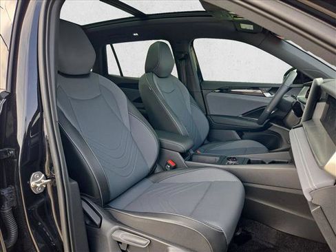 Used 2026 Volkswagen Tiguan SE R-Line image 21