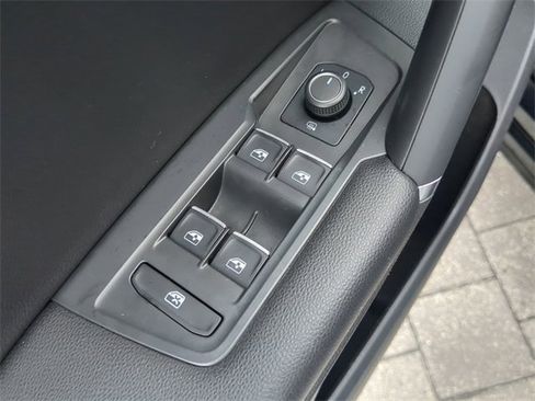 Certified 2020 Volkswagen Tiguan SE R-Line image 18