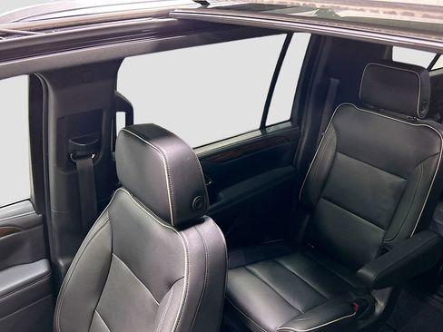 Used 2022 Chevrolet Suburban Premier image 23