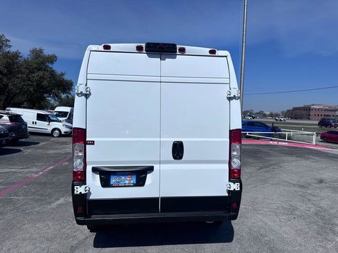 Used 2022 RAM ProMaster 2500 w/ Premium Convenience Group (A) FWD image 3